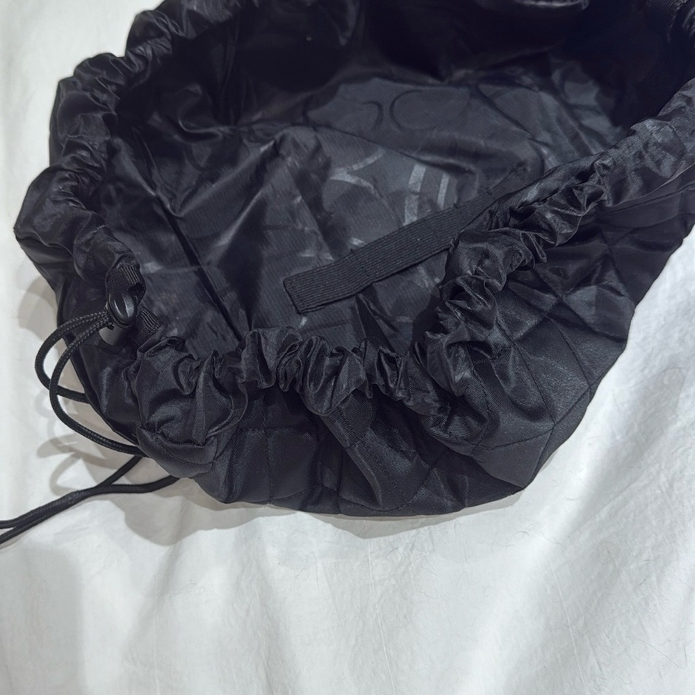 Lay-n-Go Black drawstring toiletries and makeup bag - Picture 5 of 5